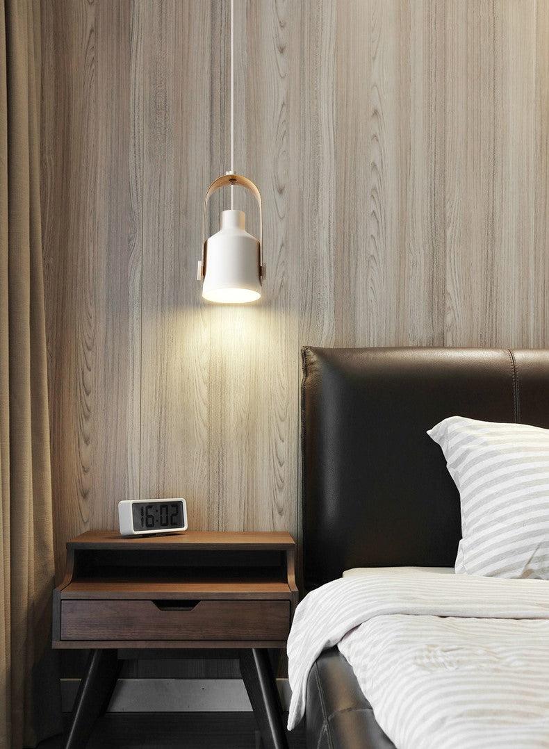 Nordisk hängande spotlight – elegant pendellampa i trä och metall